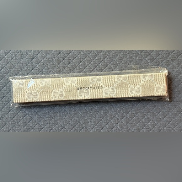 Gucci Museo Beige Pencil Set - Picture 2 of 3